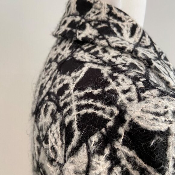 Dinh Bà Black & White Abstract Pattern Fuzzy Texture Blazer - Size Small - Picture 7 of 16